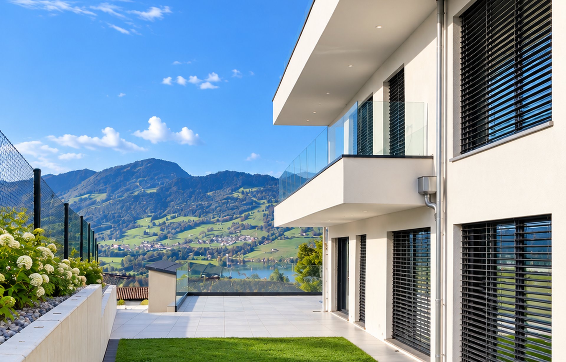 Maison contemporaine avec jardin face aux Alpes suisses
